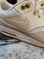 Air Max 1 GS Size 6.5 White/tan