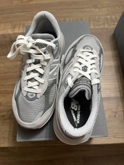 New Balance 990v6 2.5Y