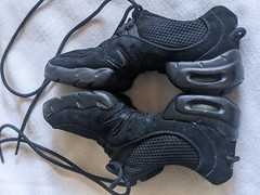 BLOCH Boost Youth Size 1.5 Black JAZZ Dance Shoes Suede/Mesh Split Sole Sneakers
