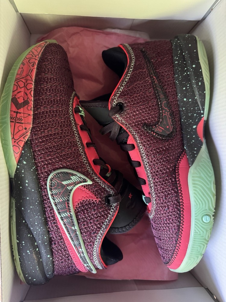Nike Lebron XX (20) „Night Maroon“ basketball shoes size 7Y.