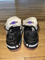Size 6 (GS) – Nike LeBron 18 Low Graffiti