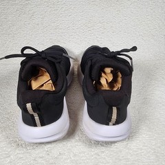 Under Armour Assert 10 Sneakers Running Size 4Y Black/White