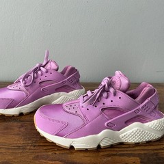 Nike Air Huarache Run FG ‚Fuchsia Glow‘ (Pink) Size 7 Woman’s BV1164-500