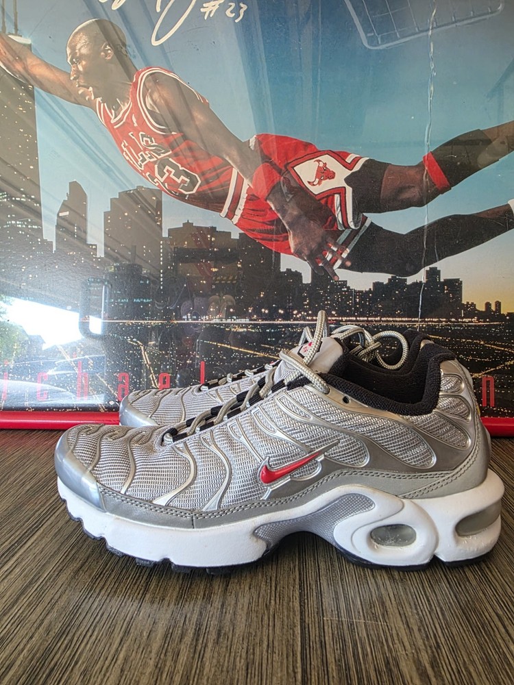 Nike Air max Plus Silver Bullets 2017 Metallic Silver Size 5 Y