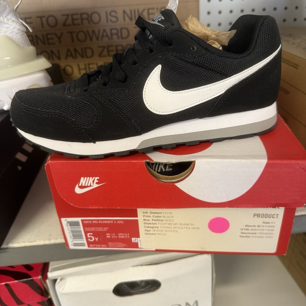 Nike MD Runner 2 (GS) Black/White Youth 5Y Low Top Lace-Up Mesh Sneakers