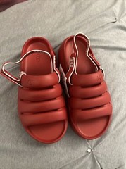 UGG Kids Sport Yeah Slides size 2