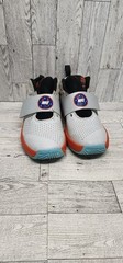 B90 Nike Team Hustle D 8 SD Big Kid Basketball Shoe Pure Platinum/Orange US 1Y