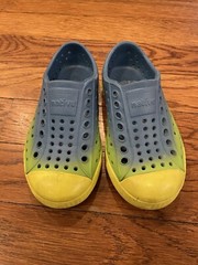 Native Jefferson Water Shoes Size 8 Blue Green Yellow Boys Toddler