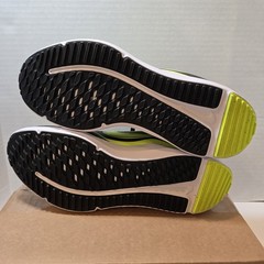Nike Cosmic Runner Big Kids Road Running Shoes Size 7Y Black/Volt/Wolf Grey…