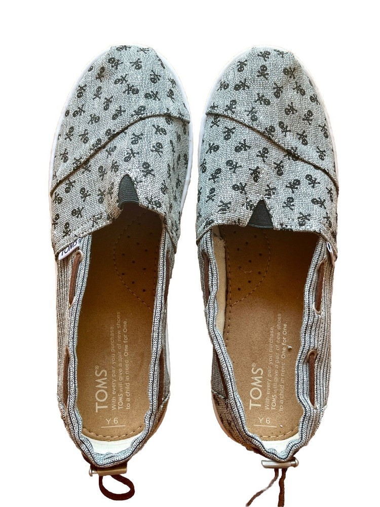 New Without Tags Toms Bimini Gray Chambray Skull Crossbones Stripes Y6