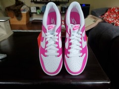 NIB – NIKE DUNK LOW – YOUTH size 6 # FB9109 102 – WHITE / LASER FUCHSIA