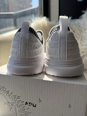 NIB, Ret $119, APL TechLoom White Wave Youth Sneakers (Size 4/EUR 35.5)