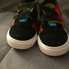 VANS The Simpsons Old Skool V El Barto Kids Sneakers 9 Red Black