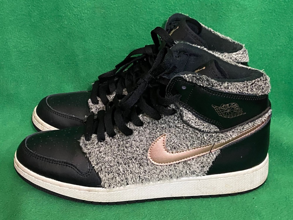 Nike Air Jordan 1 Retro 332148-022 Basketball Shoes Size Youth 9.5Y
