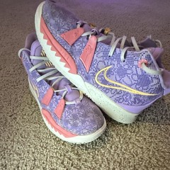 Nike Kyrie 7 GS ‚daughters‘ size 6Y unisex Basketball Shoes