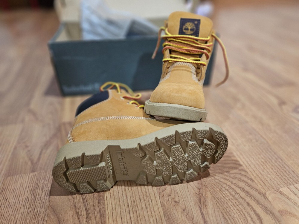 TIMBERLAND KIDS/YOUTH CLASSIC BOOTS WHEAT Size 12.5 Brand New