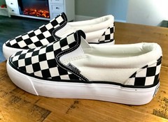 NEW UNISEX MUDD BLACK/WHITE CHECKERED SLIP ON SKATER SHOES SNEAKERS WOMENS SZ 7
