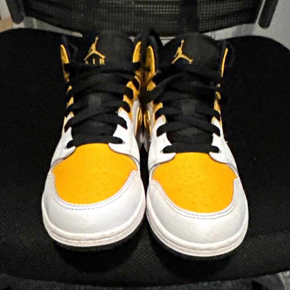 Jordan Air Jordan 1 Mid Yellow/White/Black Kids 5Y Mid Top Leather 554725-170