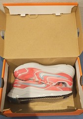 Nike Kids‘ Grade School Cosmic Runner Shoes Size: 4.5Y-New No Box