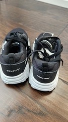 Saucony wind 2.0 black/white, boy’s size 12.0 M
