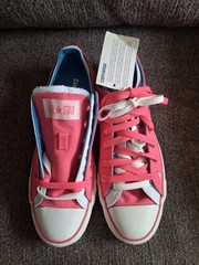 Converse All Star Pink Textile Low Top Unisex sneakers Size 8 men’s, 10 woman’s.