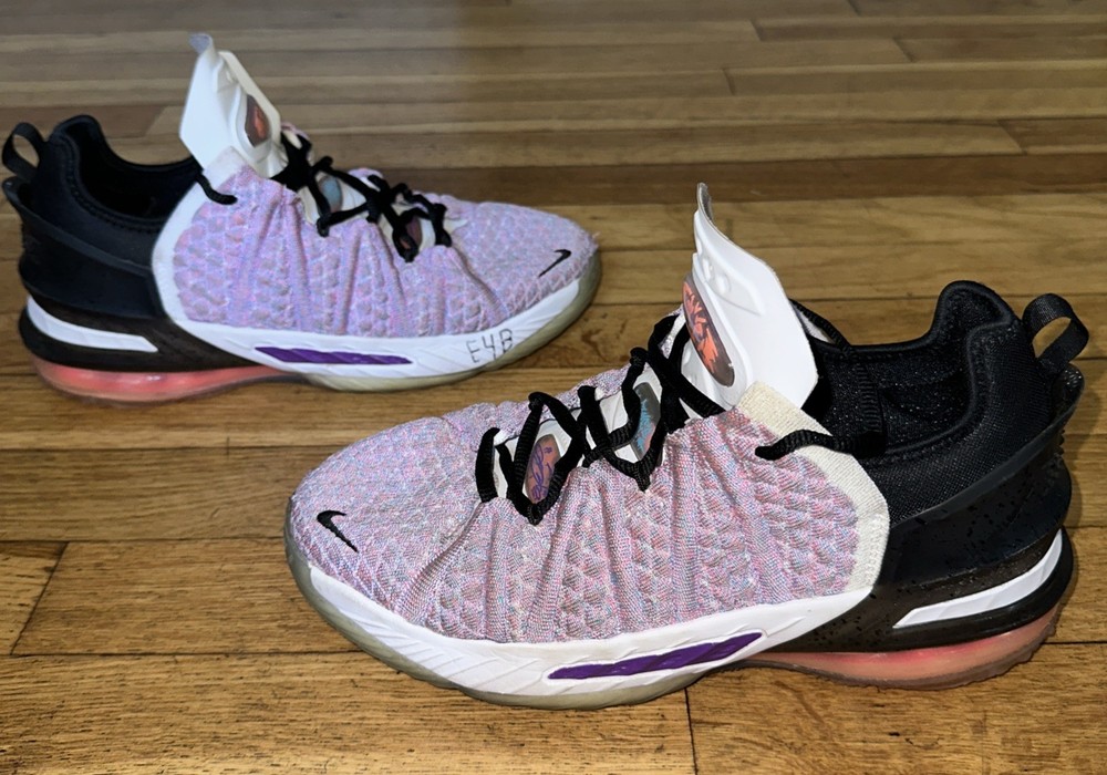 Size 6 (GS) – Nike LeBron 18 Low Graffiti