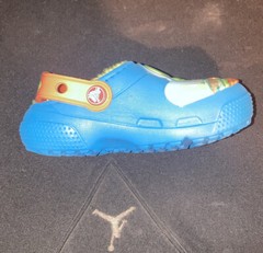 CROCS Kid’s Super Mario Yoshi Lined Clogs – Child size 8 LEFT CROC ONLY