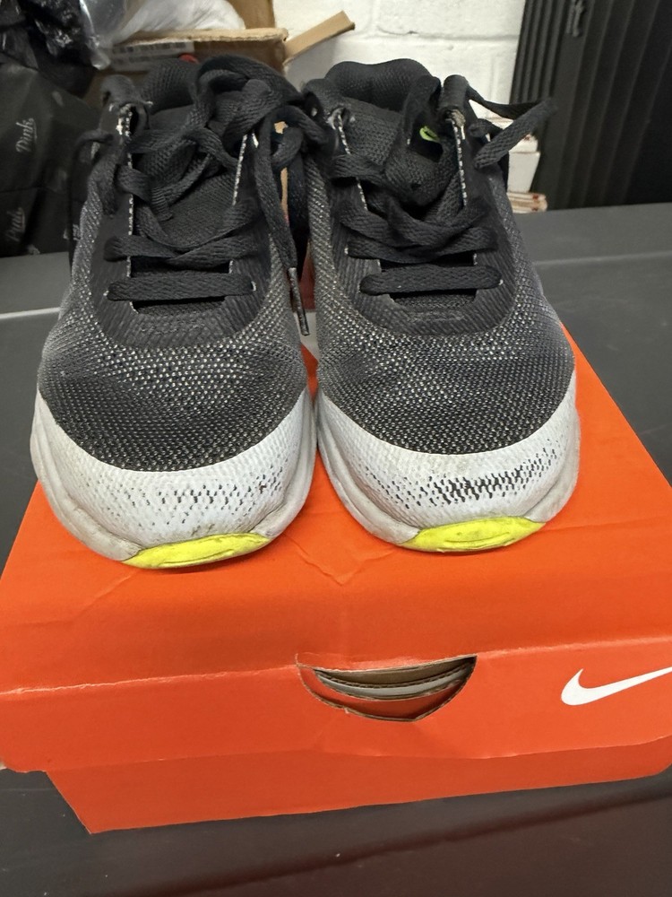 Size 13 (PS) – Nike Air Max Invigor Low Gray