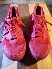 Nike Air Huarache Triple Red Grade School size 5.5Y 654275-600 good condition