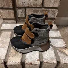 Sorel Infant Out N About Classic Boot – Size 8 Youth- Camel Brown / Black