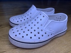 NATIVE miles child slip on size 4 shell white