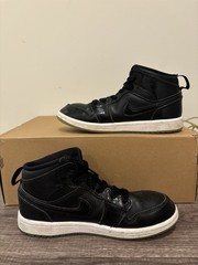 Nike Dunk High (GS) 2.5Y Black/White Leather High Top Basketball Sneakers