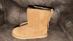 UGG Kids Boot Classic Graphic Stitch Chestnut Brown Colorful Logo Size 6 Kids 4