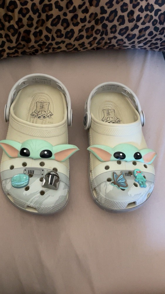 Crocs Star Wars Grogu Men’s Lightweight Comfort Clog Beige Green Slip-On Shoes