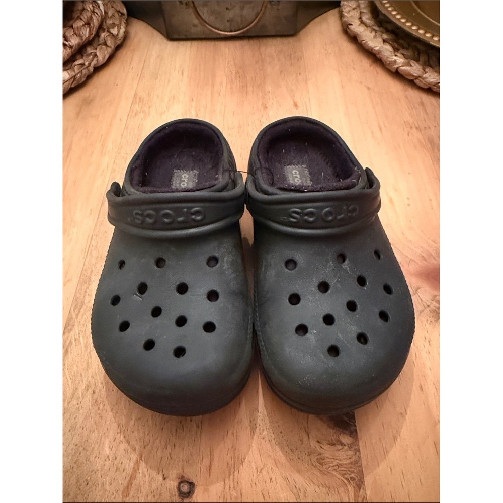 Crocs Kids Classic Lined Clogs Black Fuzz Cozy Slippers Size Junior 3 J3