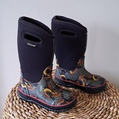 BOGS Youth Unisex Pull-On Waterproof/Insulated Winter/Rain Boots Dragon Print 11