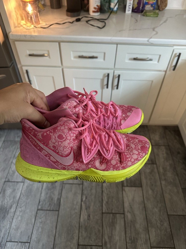 Nike Kyrie 5 Patrick Star Size 10 Lace-Up Athletic Sneakers Slightly Worn