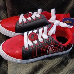 Marvel Spider-Man Kids Size 1 Red/Black/White Low Top Lace-Up Sneakers