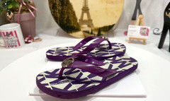 CHIC MICHAEL KORS MONOGRAM LOGO KIDS SANDALS! (SIZE 3-4Y)