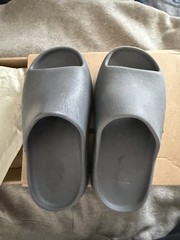 Adidas Yeezy slides size 1Y