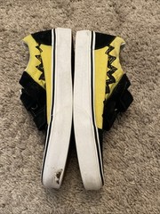 Vans Old Skool Charlie Brown Peanuts Kids Boys Yellow Black Sneakers Size 2