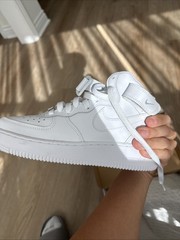 Size 6 (GS) – Nike Air Force 1 LE Mid Triple White
