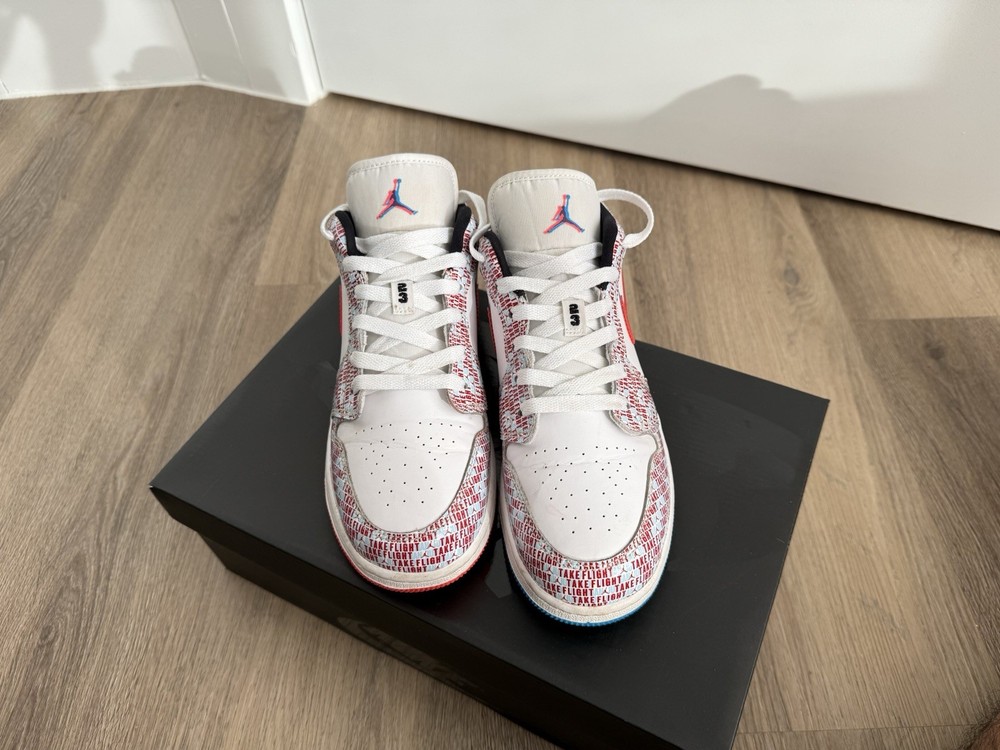 Jordan 1 SE Mid Take Flight. Men Size 7 Women’s 8.5 – DD1527-114
