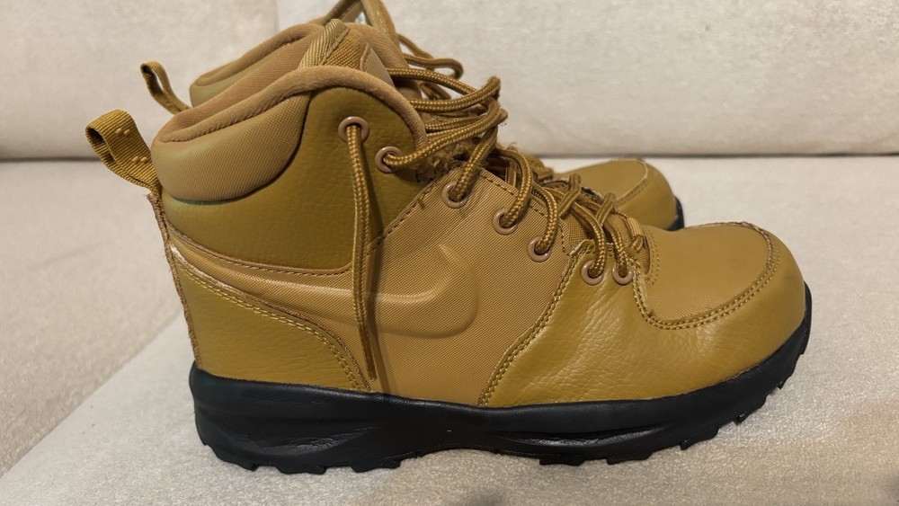 Nike Manoa Mid Wheat / SIZE:5Y Kids