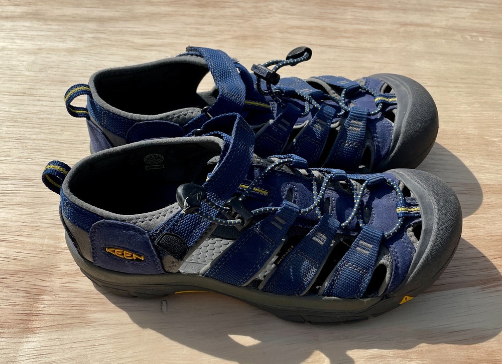 KEEN NEWPORT Waterproof Closed Toe Hiking Water Shoes Kids Blue SIZE 6 CAMBODIA