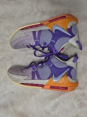 Nike LeBron Witness 7 GS Action Grape/Orange Shoes DQ8650-101 Youth Size 5Y