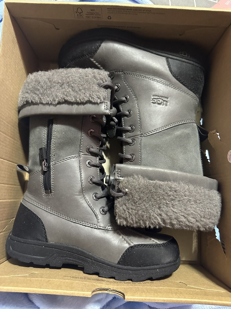 K Butte II Toggle Tall CWR Ugg Boots Size 2