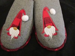 Dakota Fleece No Place Like Gnome Kids Christmas Buffalo Plaid Slippers Size 4-5
