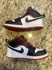 Nike Air Jordan 1 Mid „White/Black/Gym Red“ Little Kids‘ Shoes 10c Modeled Only