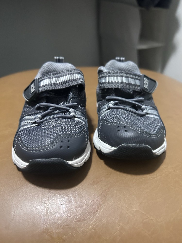 Stride Rite Made2Play Gray/Black Hook & Loop Athletic Sneakers Kids 2M